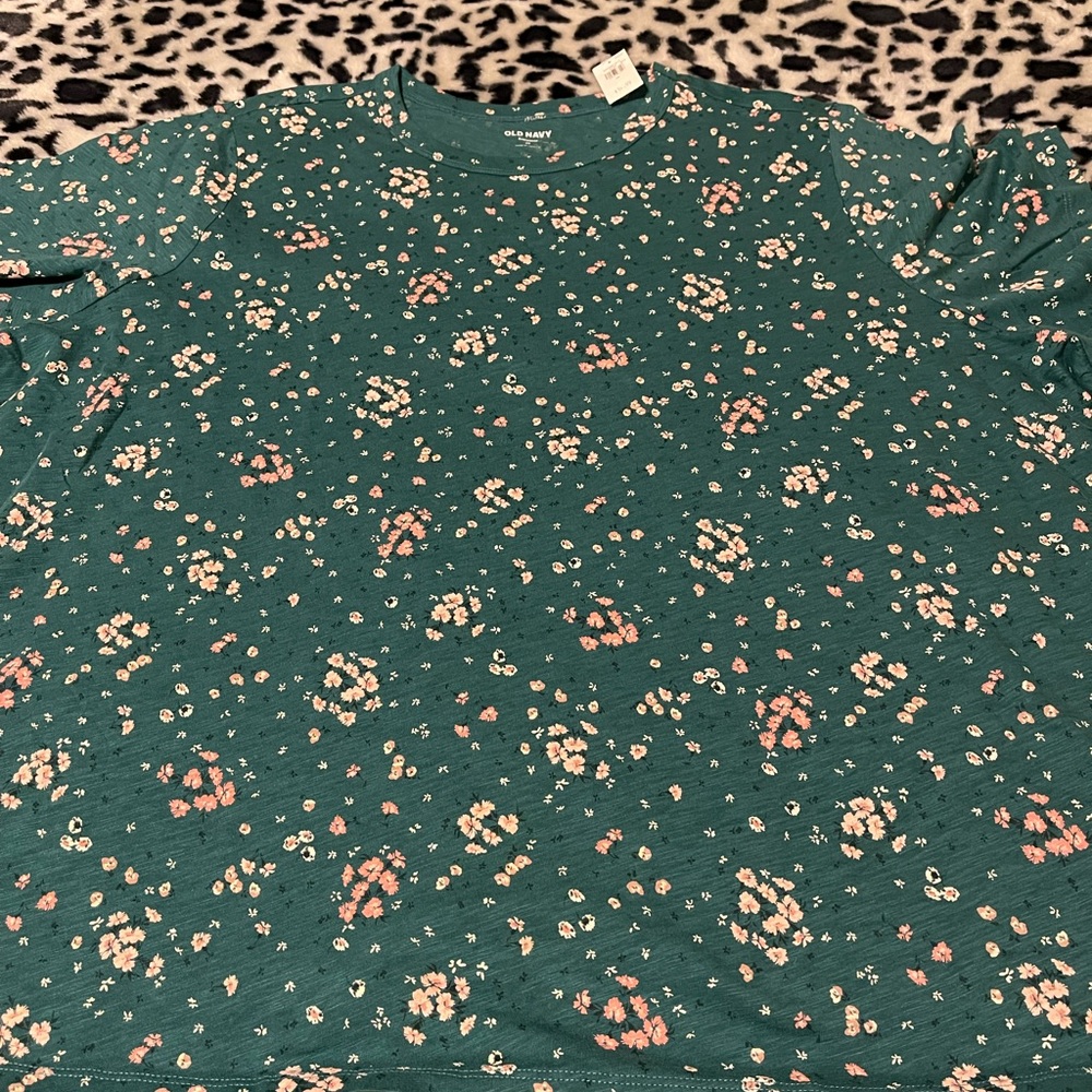 NWT ladies shirt sleeve tee